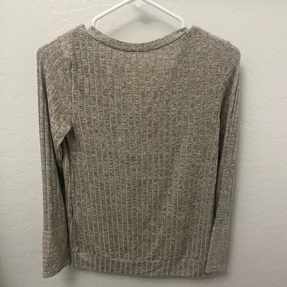 TILLYS long sleeve - Picture 3 of 4